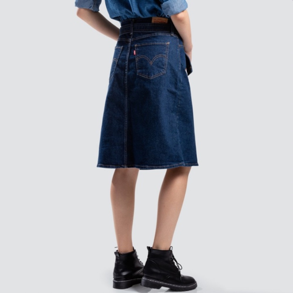 Levi’s Button Front Midi Skirt in Medium Wash | Size 27
